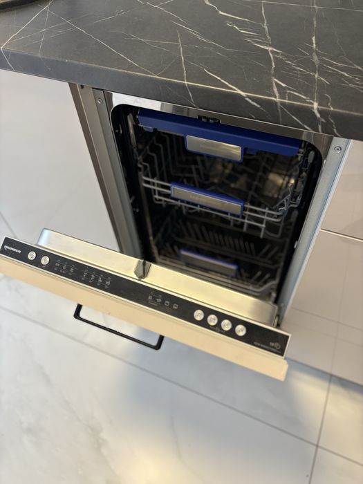 Vand apartament sectorul 5,targ pucheni,2 camere,decomandat,curte