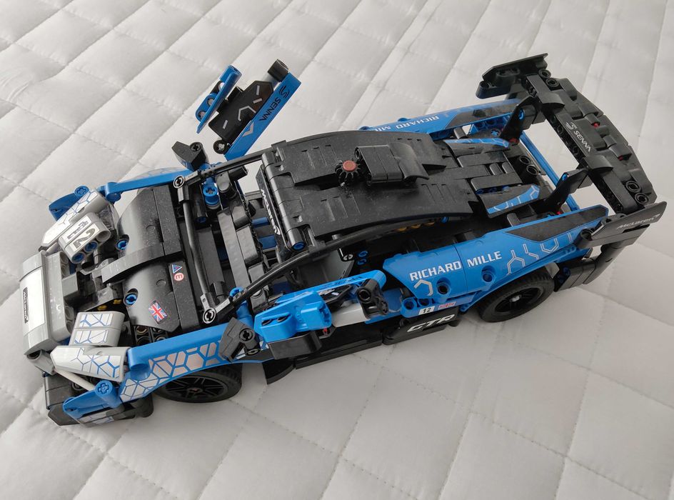Mașina lego de vanzare