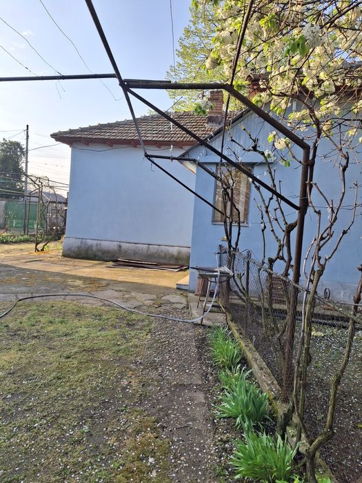 Vand casa in cartier Corabia Veche