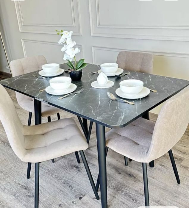 Продам стол чёрный.