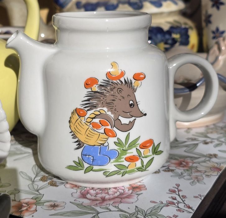 Български порцеланов чайник с детска картинка