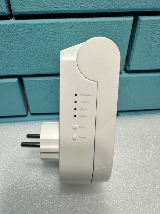 TP-Link WiFi ретранслатор AC1200 усилвател на сигнал с LAN порт