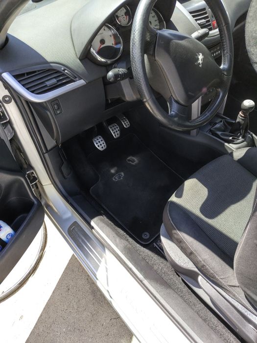 Peugeot 207cc 1.6Hdi