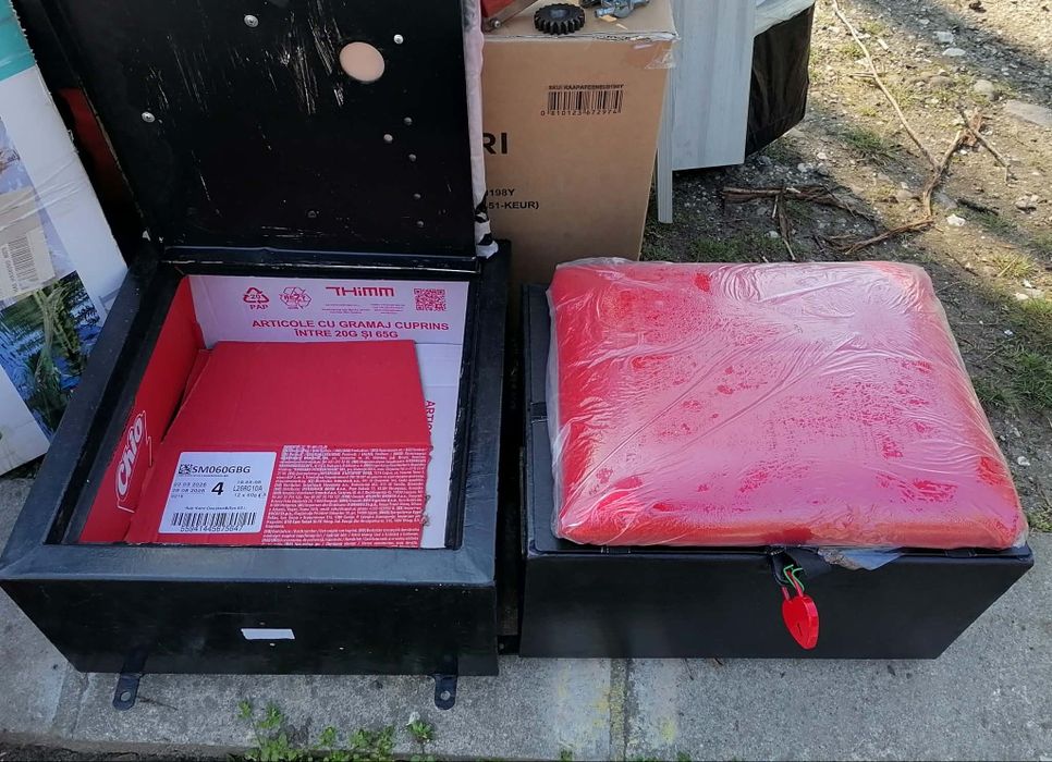 Метални кутии със кожена седалка