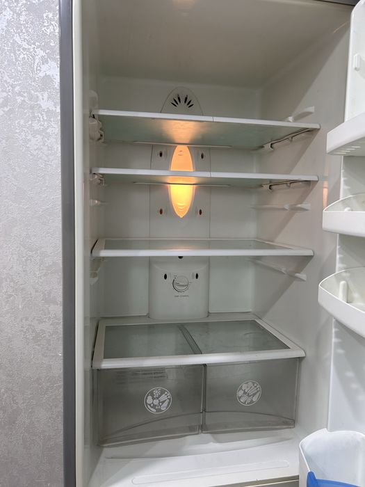 продам холодильник LG