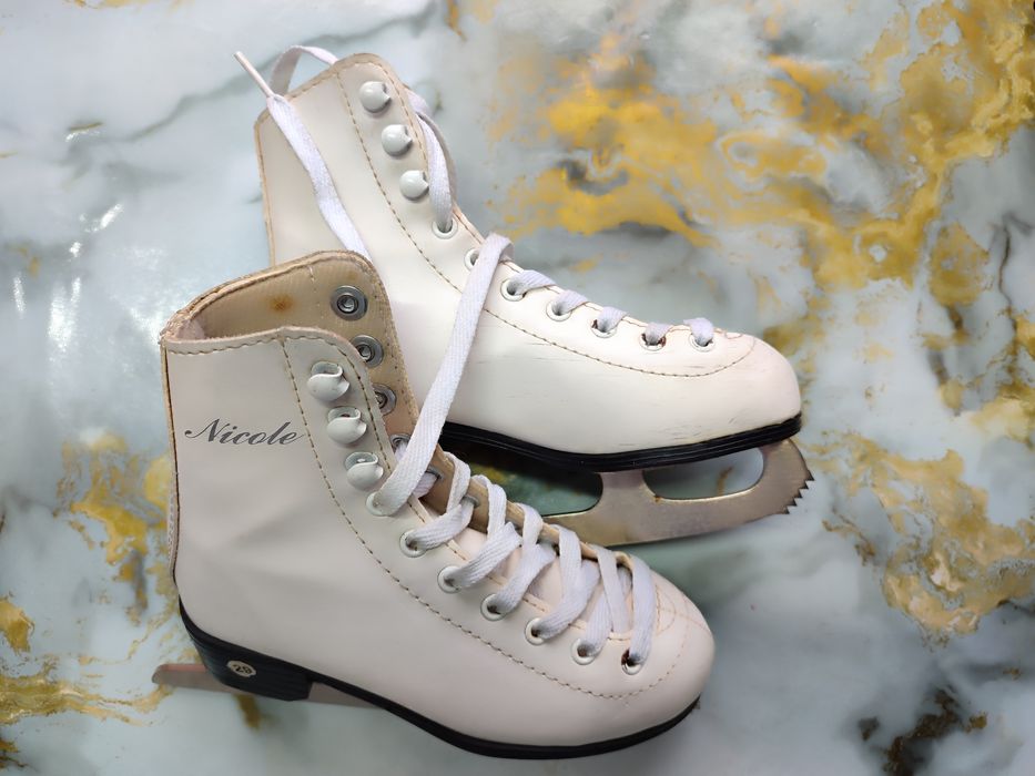 Коньки фигурные 29р (18,5см)