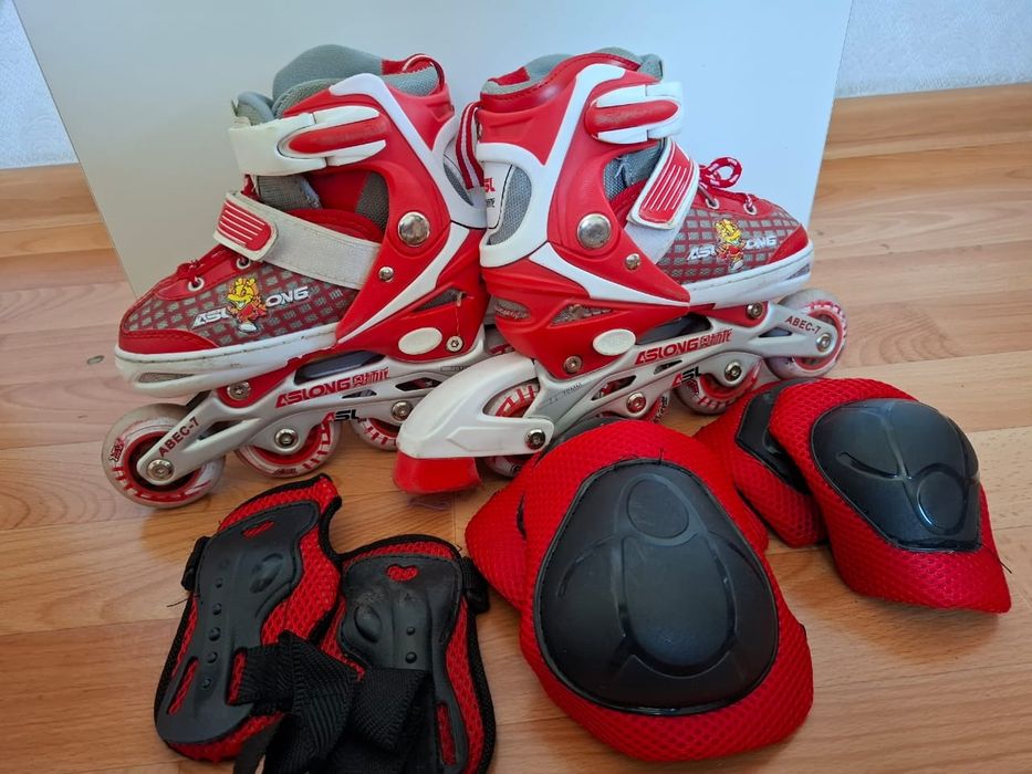 Продам две пары роликовых коньков