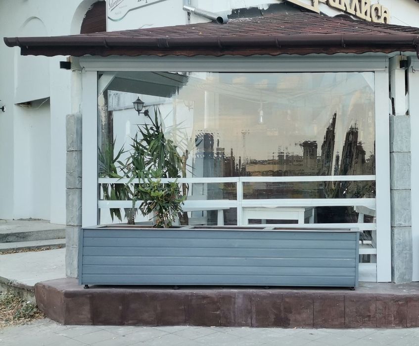 Изработка и монтаж на тенти и ветроупорни завеси