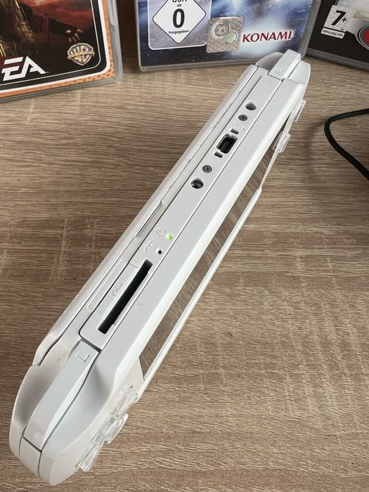 PSP Street White E1004