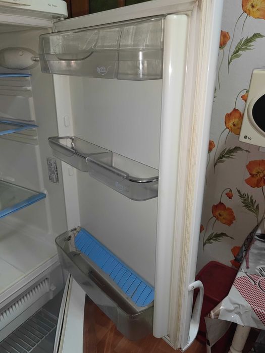 СРОЧНО Холодильник Indesit