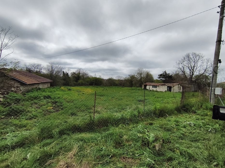 Продавам парцел в гр. Шабла в регулация равен ток вода с асфалтов път