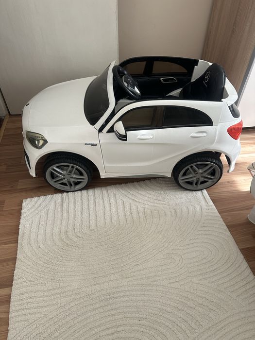 Детска електрическа кола