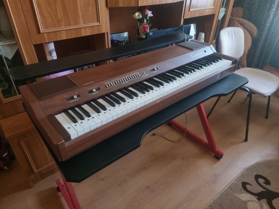 Vând orgă electronica Yamaha clavinova yp-40
