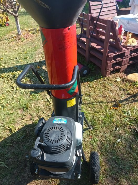 Бензинова дробилка за листа