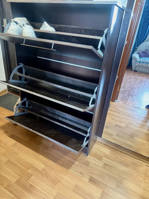 Столы разные, обувница, табуретки