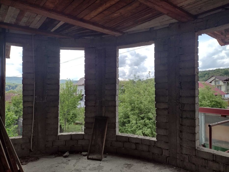 Vand Casa 373 mp, 2000 mp teren Gura Vaii 6 km Rm Valcea, la DN7