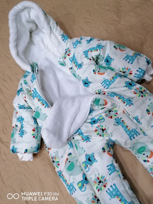 Бебешки космонавт и две якенца