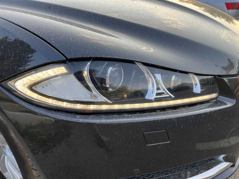 Aripa dreapta fata Jaguar XF facelift 2011 2016 neagra faruri bi-xenon