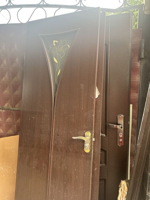 Двери межкомнатные б/у