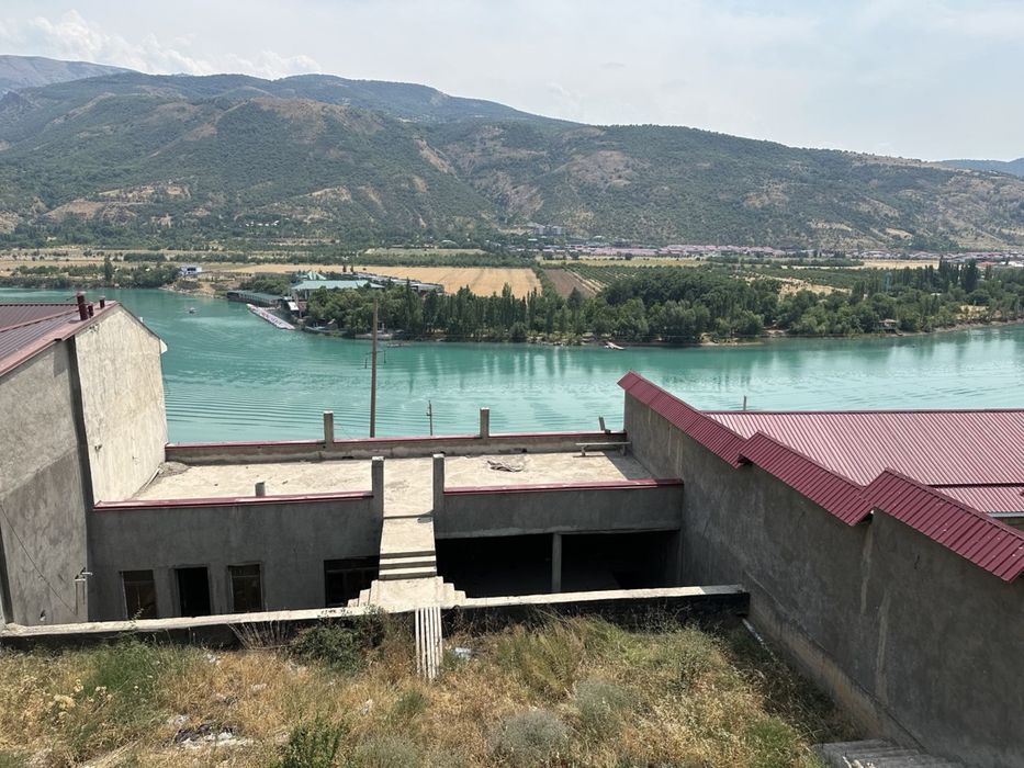 Dacha sotiladi 6 sotix.