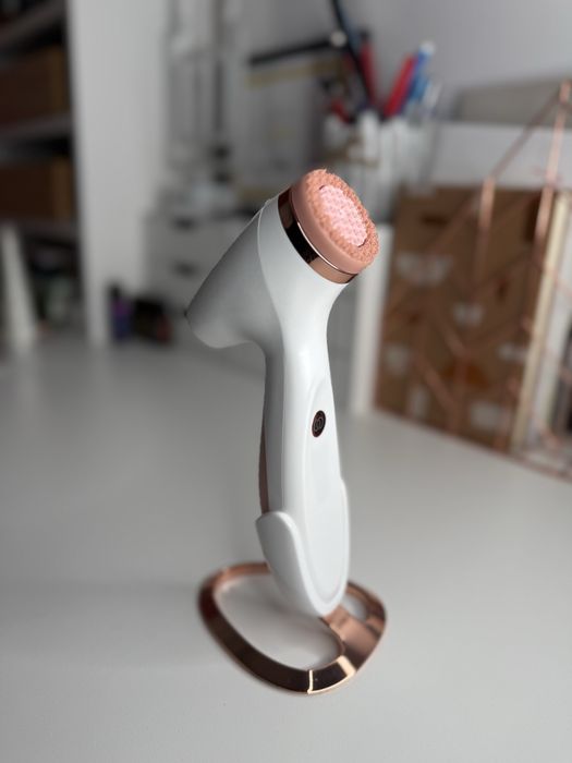 LumiSpa iO Rose Gold si suport (NuSkin)