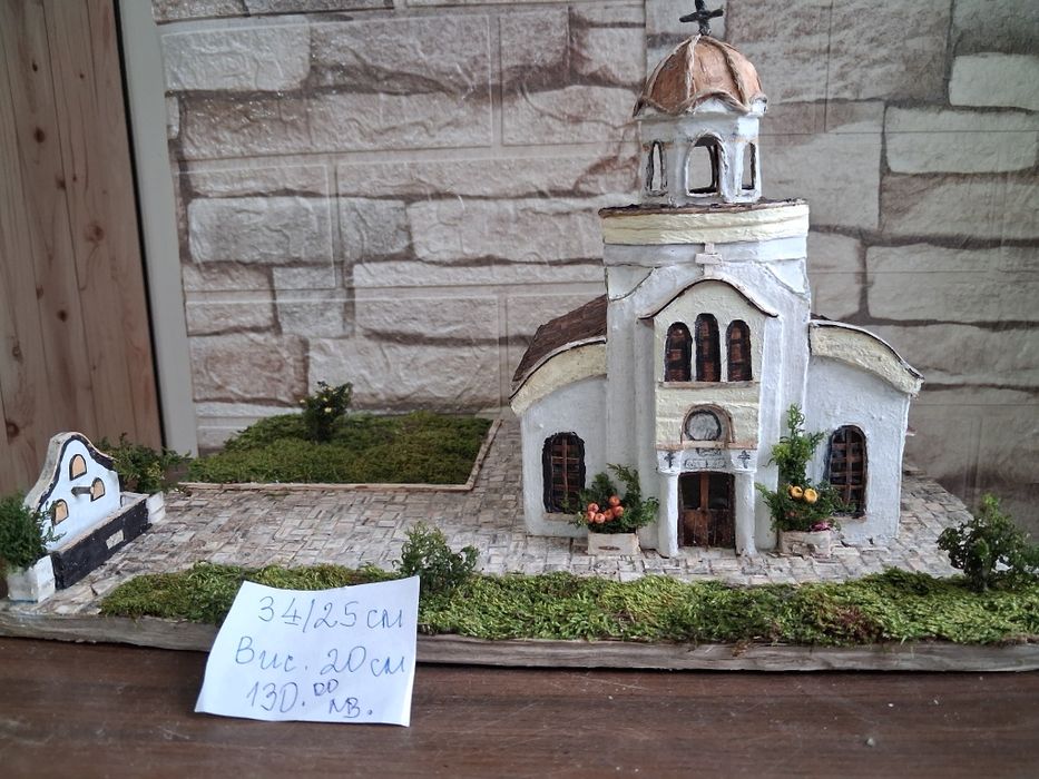 Ръчно изработени макети на къщи.