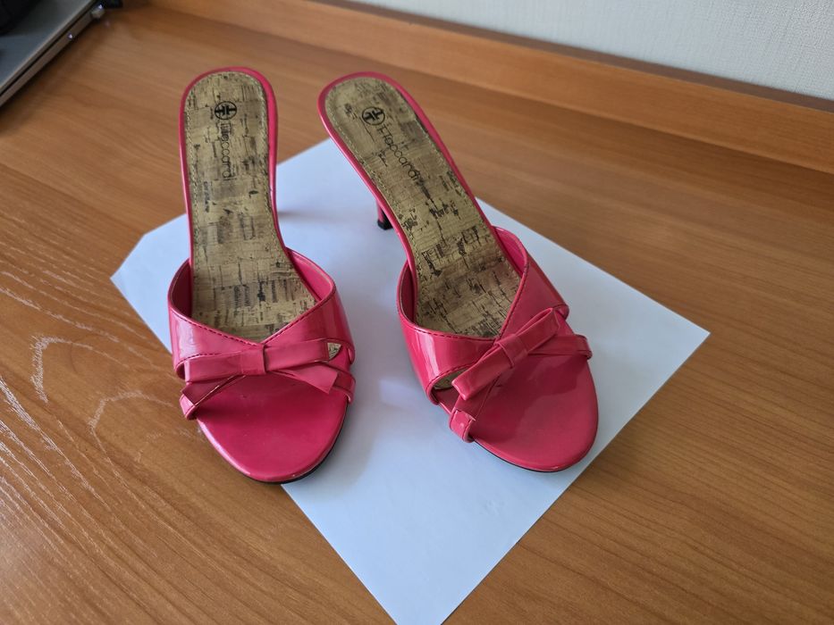 Продам босоножки