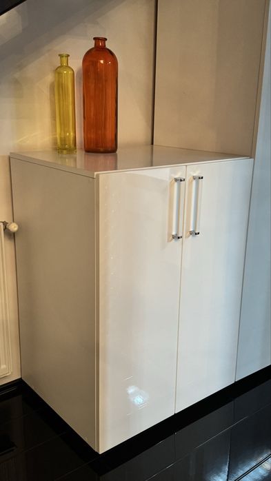 Vand mobilier MDF alb lucios