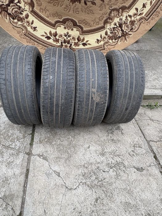 Vând 2 cauciucuri de vară 225/50R17