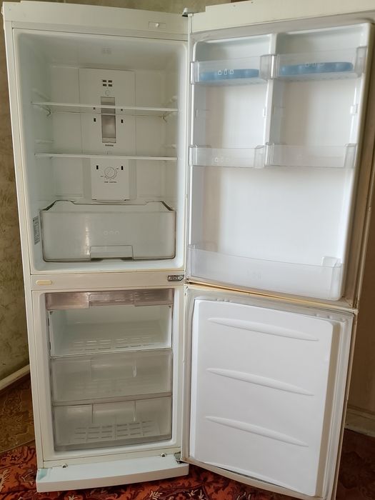 Продам холодильник  LG!