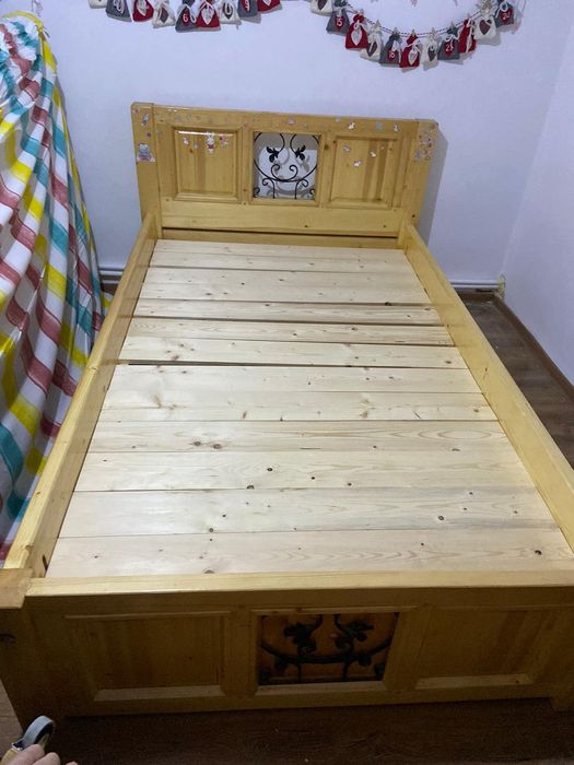 Vand pat din lemn masiv