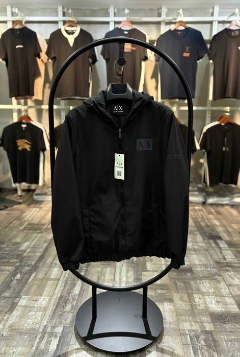 Geaca noua cu eticheta Armani