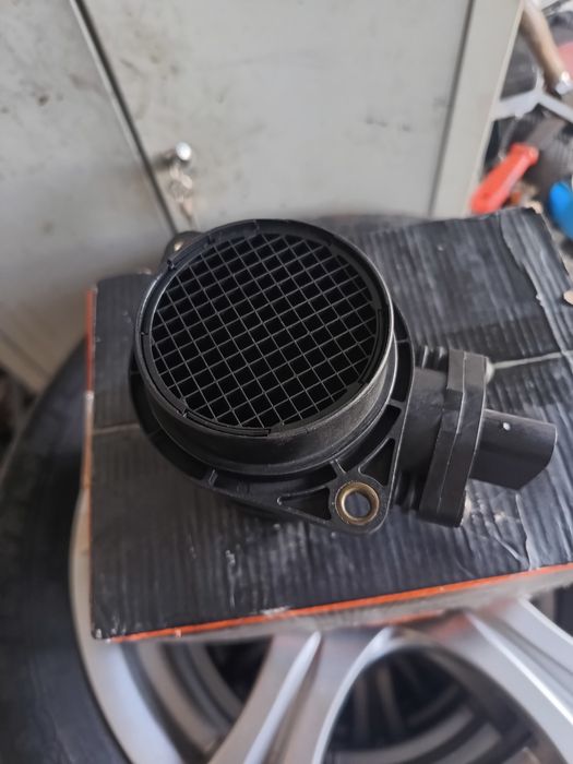 Debitmetru aer BMW 316i 1.8 benzina