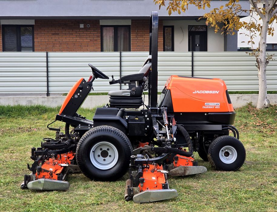 Tractoras gazon iarba Profesional Jacobsen USA 4×4 55 cp Kubota 7 brate hidraulice 4.1 lm latime 2018!l