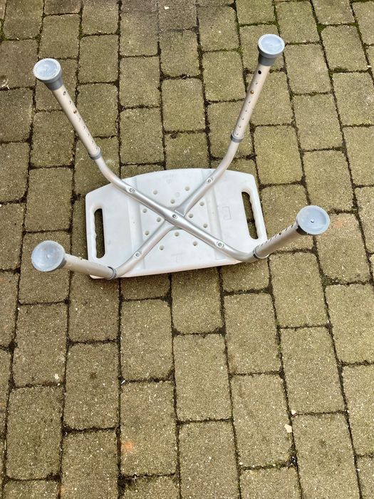 Scaun dus pentru persoane in varsta