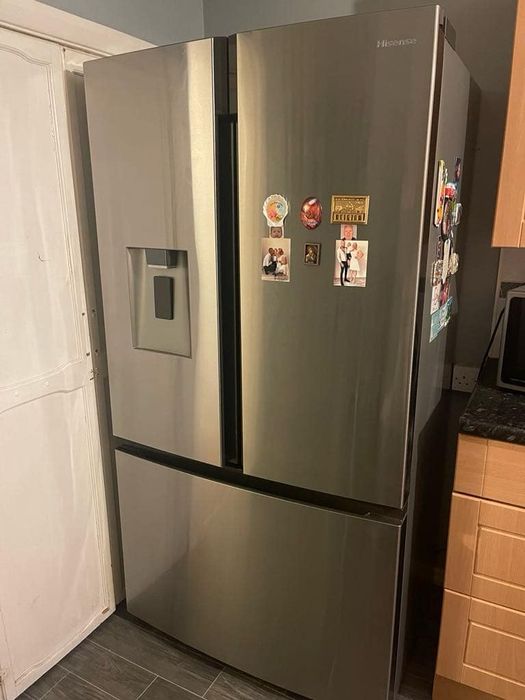 Hisense Американски Хладилник с Фризер