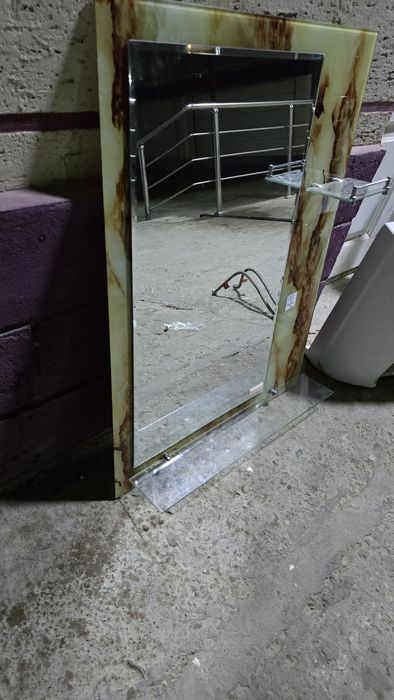 Раковина айна бірге сатылады