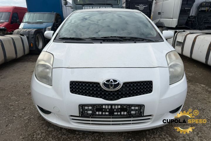 Aripa fata stanga cod culoare 068 Polar White Toyota Yaris XP9 [2005