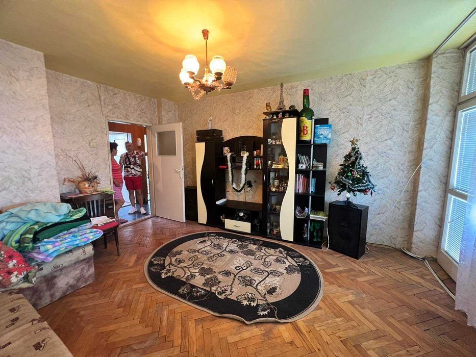 Продава се Тристаен апартамент в Търговище, Запад 1 - 90 кв.м за 850 €/кв.м - Снимка #2