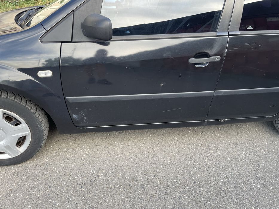 Ford Fiesta 2004  PRET 3299 Lei