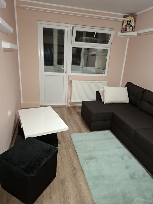 Inchiriez apartament