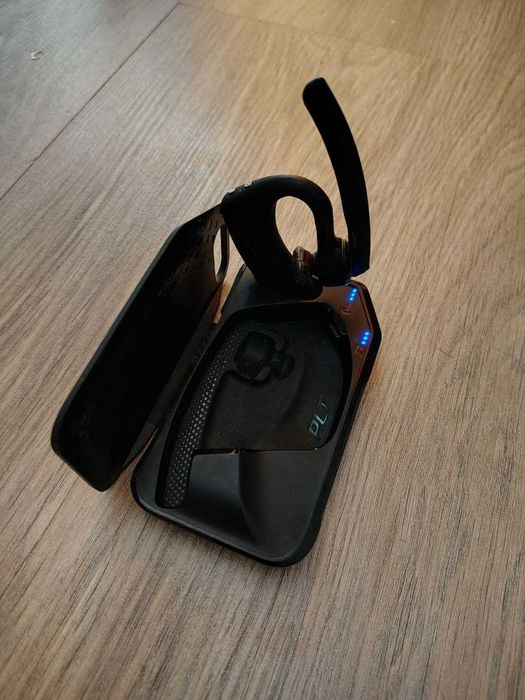 Легендарные наушники от ветра Plantronics Voyager 5200 + Кеис чехол