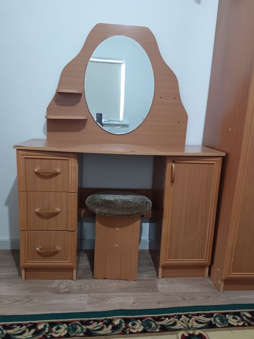 Продам спальный гарнитуру