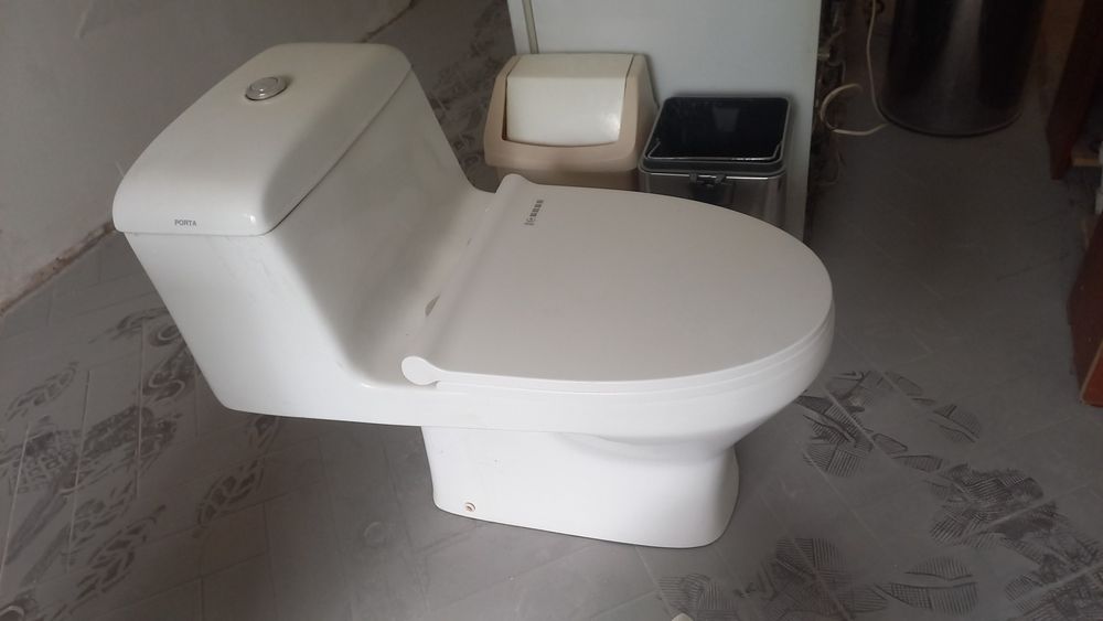 Продам унитаз монолитный