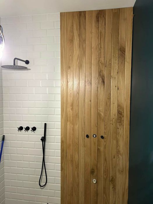 Scari interioare, balustrade, riflaje, plinte, pervaze din lemn masiv