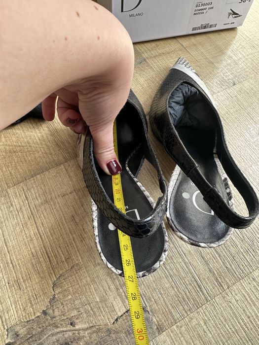 Pantofi varf ascutit noi din piele 38-38.5