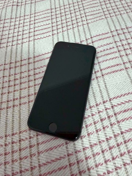 Vând iPhone 8 64 gb
