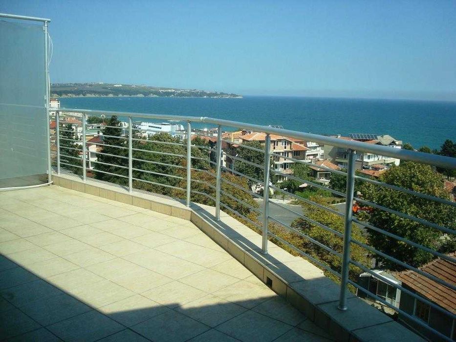 Тристаен панорамен апартамент в гр. Обзор! На 150метра от плажа!