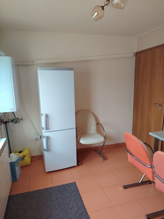 Închiriez apartament cu doua camere la casa  1 Mai  spitalull nr 1