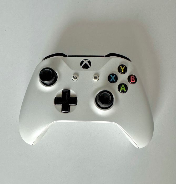 Xbox One S 1TB + Controller